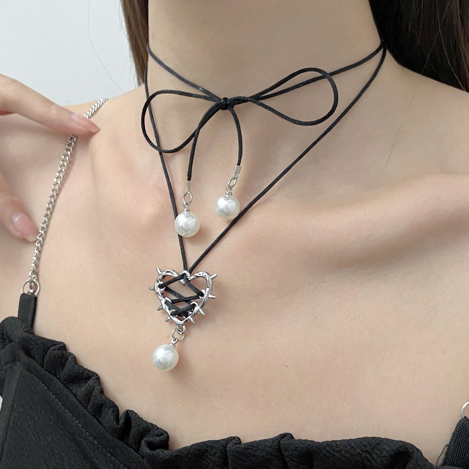 Wholesale Thorn Heart Wrapped Ribbon Pearl Pendant Necklace